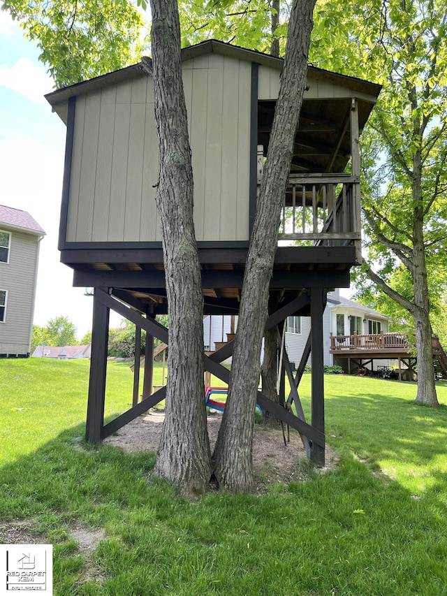 1306 Rosalie Dr, Fenton, MI 48430 - back of house featuring a deck and a yard