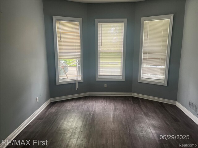 229 Leicester Ct, Detroit, MI 48202 - photo 5