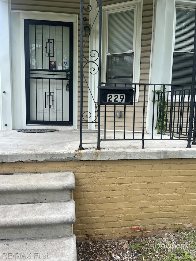 229 Leicester Ct, Detroit, MI 48202 - photo 2