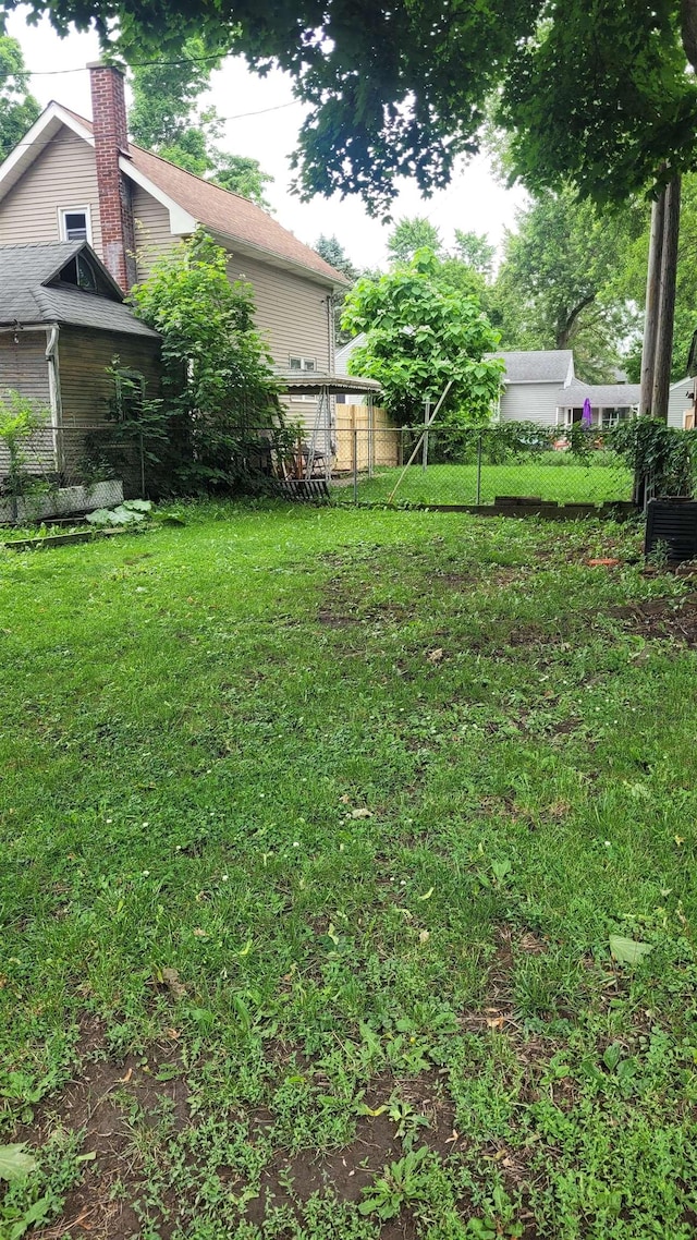 310 Mercer St, Durand, MI 48429 - view of yard