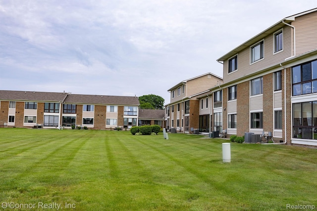 1660 River Rd Unit 7, Marysville, MI 48040 - view of home's community with a yard and a residential view