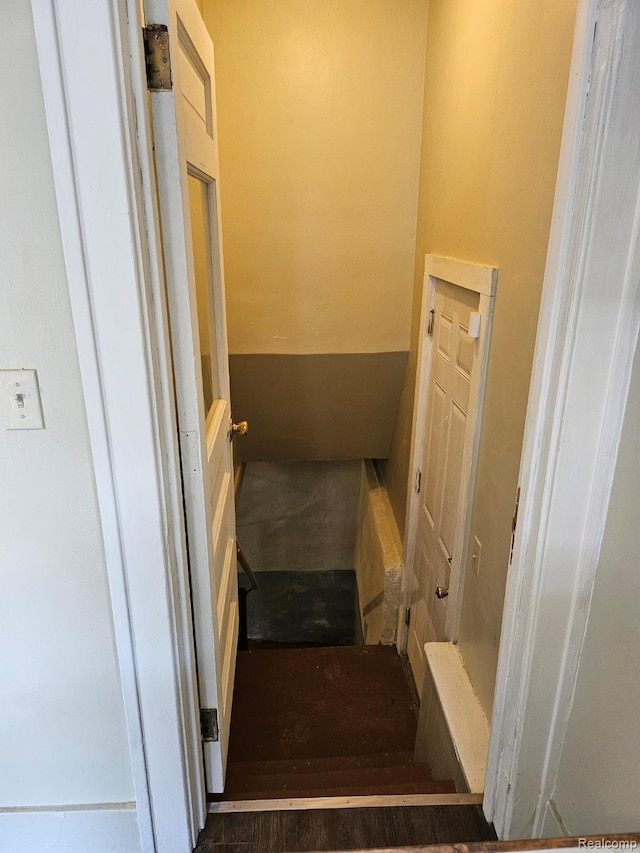 1102 W Atherton Rd W, Flint, MI 48507 - view of stairs