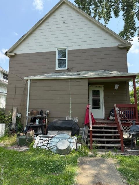 2433 Fischer St, Detroit, MI 48214 - back of house featuring a deck