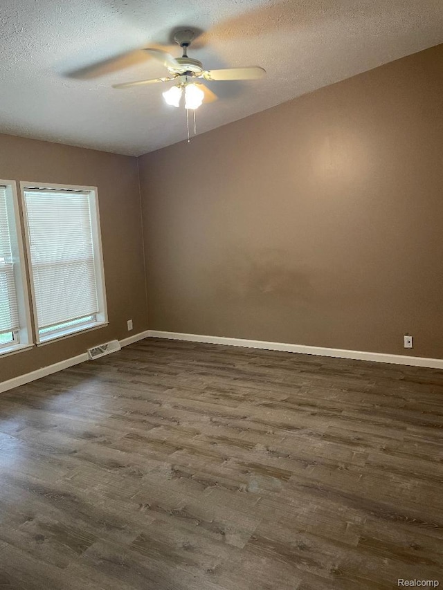28055 Hanover Blvd, Wayne, MI 48186 - photo 11