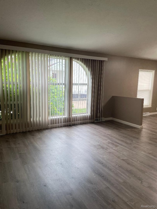 28055 Hanover Blvd, Wayne, MI 48186 - photo 9