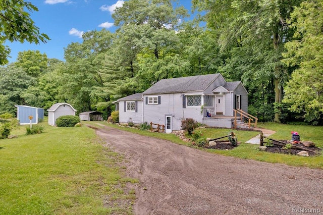 4155 Mill Lake Rd, Lake Orion, MI 48360 - view of front of property featuring a storage shed and a front lawn