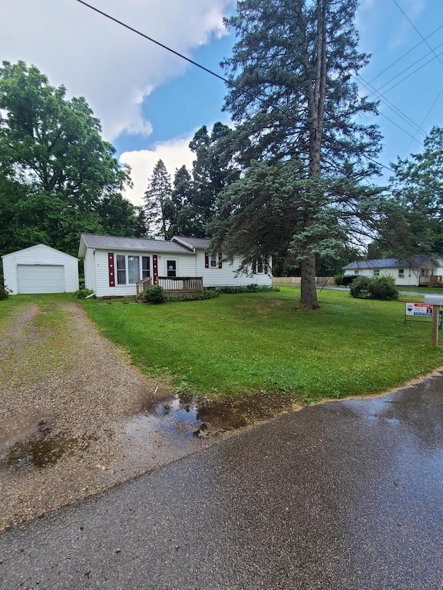 901 Helena Ave, Jackson, MI 49203 - photo 2