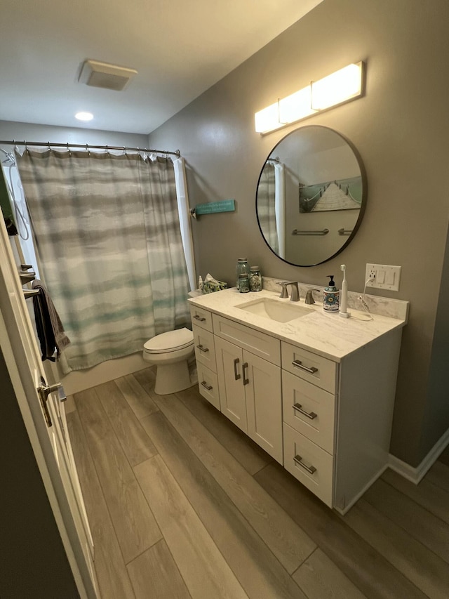 5437 Grand River Dr NE, Grand Rapids, MI 49525 - full bathroom featuring wood finished floors, vanity, and shower / bath combo with shower curtain