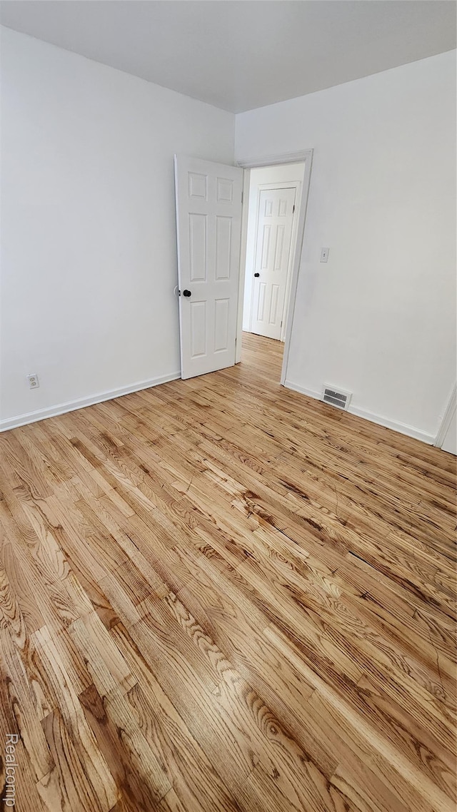10947 Roxbury St, Detroit, MI 48224 - empty room featuring light wood-style floors