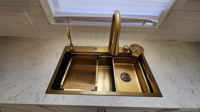 10947 Roxbury St, Detroit, MI 48224 - kitchen view of a sink