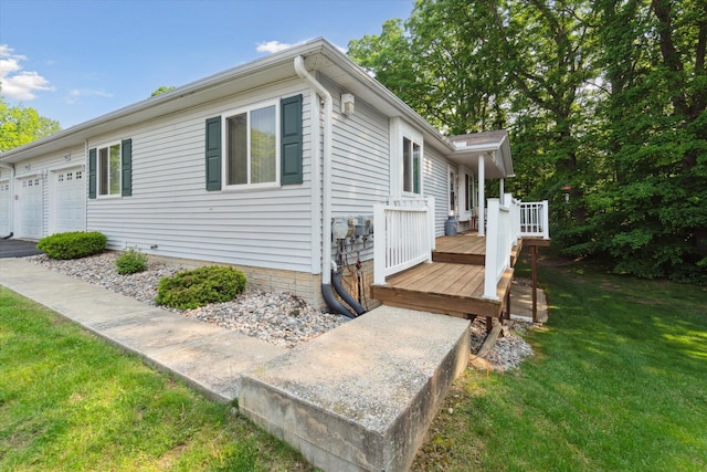 9422 Timber Ridge Dr, Grand Blanc, MI 48439 - view of home's exterior with a yard and a deck
