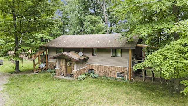 4424 Teal Ln, Newaygo, MI 49337 - view of front of home featuring a front lawn, a shingled roof, entry steps, and brick siding