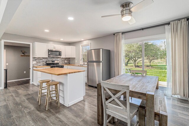 4507 Maidens Rd, Onekama, MI 49675
