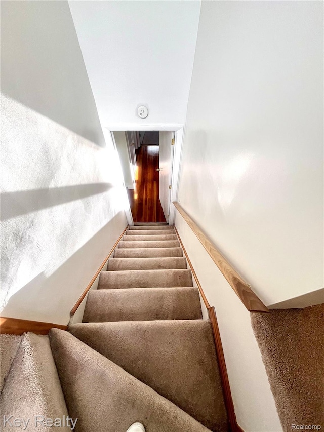 13509 Backus St, Southgate, MI 48195 - view of staircase