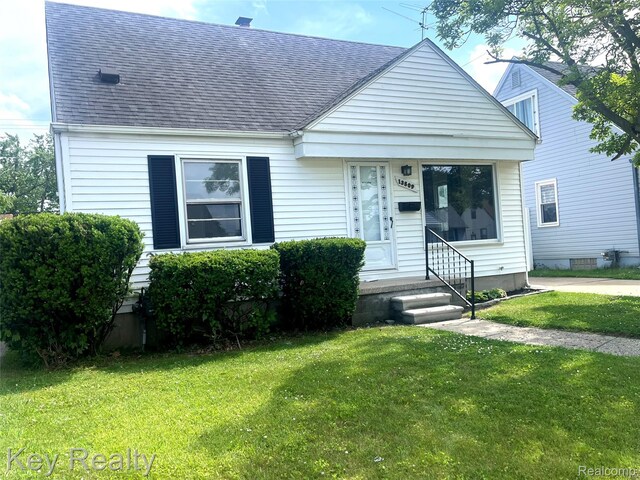 13509 Backus St, Southgate, MI 48195 - view of front of house with a shingled roof and a front yard