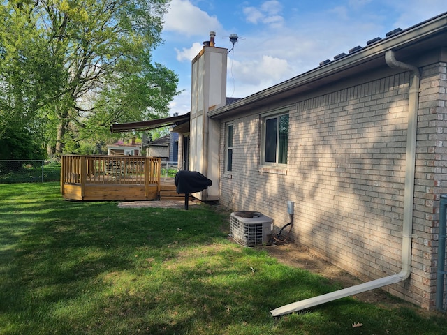 3393 Kevin Cir, Warren, MI 48092 - view of yard with a deck