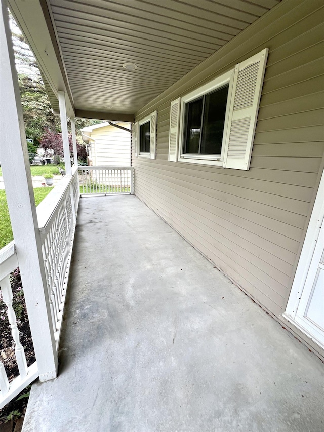 5425 Westchester Dr, Flint, MI 48532 - view of covered porch