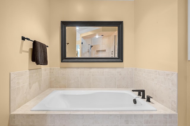 1431 Edgemoor Ave, Kalamazoo, MI 49008 - bathroom featuring a garden tub
