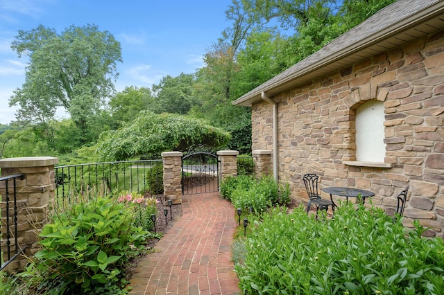 1431 Edgemoor Ave, Kalamazoo, MI 49008 - view of patio featuring a gate