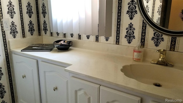 5396 Provincial Dr, Bloomfield Hills, MI 48302 - bathroom with vanity