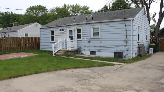 9262 Washington St, Romulus, MI 48174 - back of house featuring a shingled roof