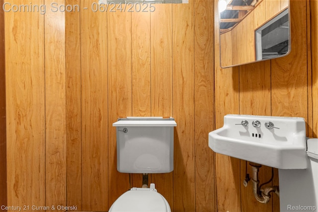 15275 Belmont Ave, Allen Park, MI 48101 - half bath featuring wood walls
