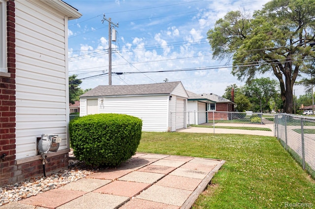 16555 Juliana Ave, Eastpointe, MI 48021 - view of yard with an outdoor structure and a detached garage