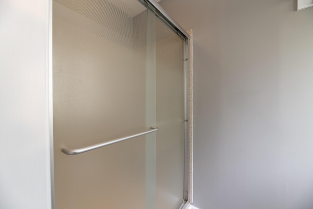 6615 Pleasantview Dr, Portage, MI 49024 - full bath featuring a shower with shower door