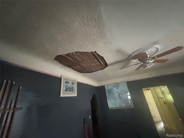 18602 Brinker St, Detroit, MI 48234 - detailed view of ceiling fan, arched walkways, and a textured ceiling