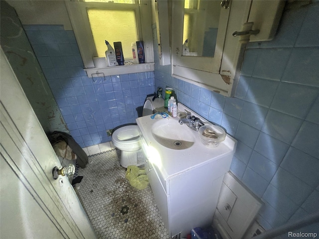 18602 Brinker St, Detroit, MI 48234 - bathroom featuring tile walls, vanity, and tile patterned floors