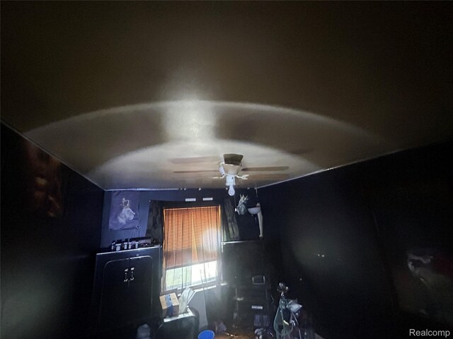 18602 Brinker St, Detroit, MI 48234 - detailed view of a ceiling fan