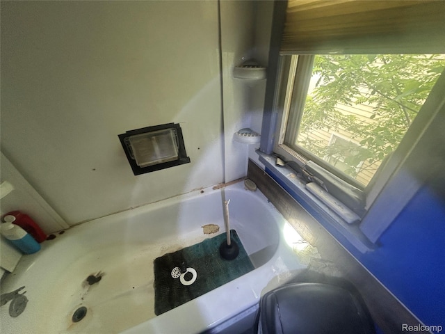 18602 Brinker St, Detroit, MI 48234 - bathroom with a jetted tub
