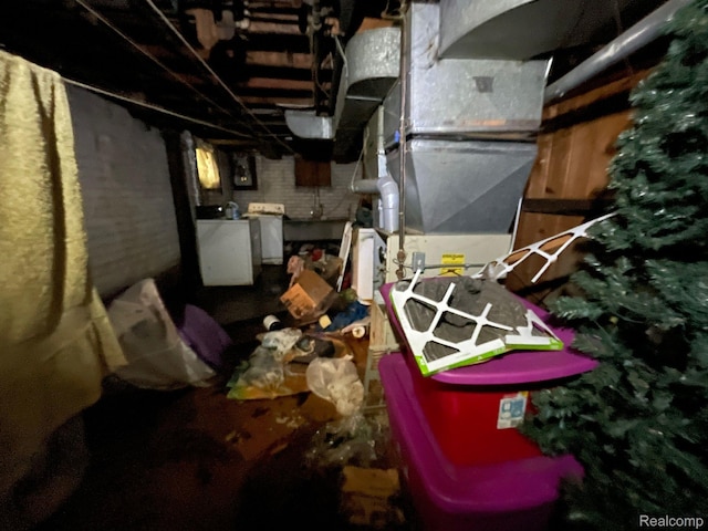 18602 Brinker St, Detroit, MI 48234 - unfinished basement with washer and dryer