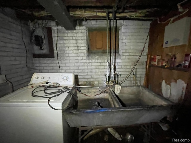18602 Brinker St, Detroit, MI 48234 - laundry area featuring washer / clothes dryer