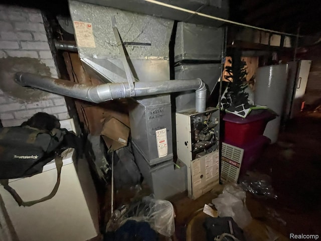 18602 Brinker St, Detroit, MI 48234 - utilities featuring water heater