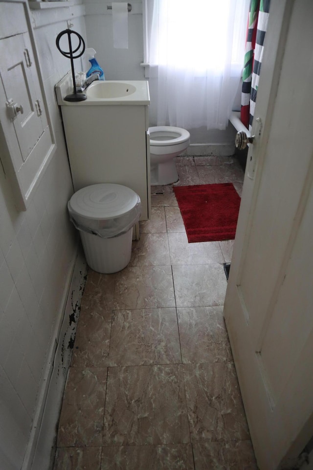 5523 Oregon St, Detroit, MI 48204 - full bath with vanity and toilet