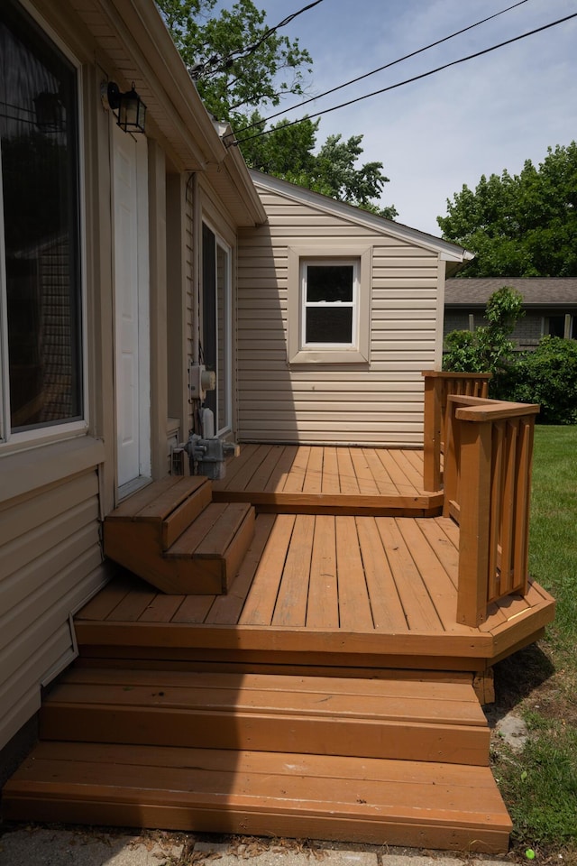 2712 Voorheis Rd, Waterford, MI 48328 - view of wooden terrace