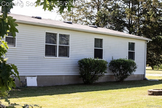 5022 Belsay Rd, Grand Blanc, MI 48439 - view of side of home featuring a yard