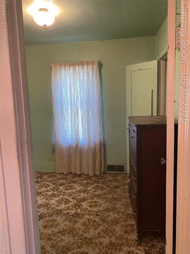 972 Tacken St, Flint, MI 48532 - hallway with carpet floors