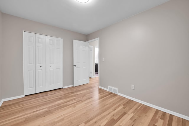27152 Broadmoor Dr, Warren, MI 48088 - unfurnished bedroom featuring light wood-type flooring and a closet