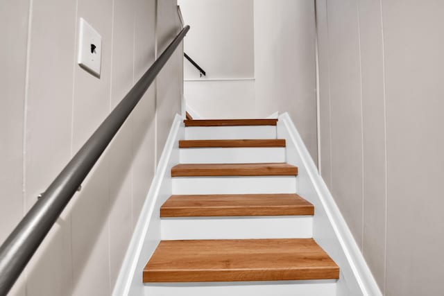 27152 Broadmoor Dr, Warren, MI 48088 - view of stairs