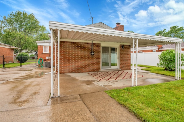 27152 Broadmoor Dr, Warren, MI 48088 - view of patio featuring a gate