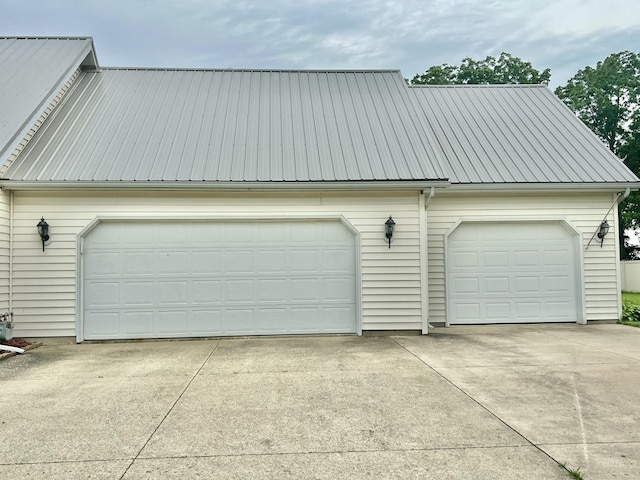 755 Tomahawk Trl, Coldwater, MI 49036 - garage featuring driveway