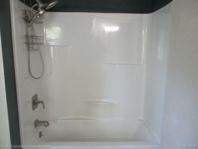 1027 Elmwood St, Port Huron, MI 48060 - bathroom featuring shower / bath combination