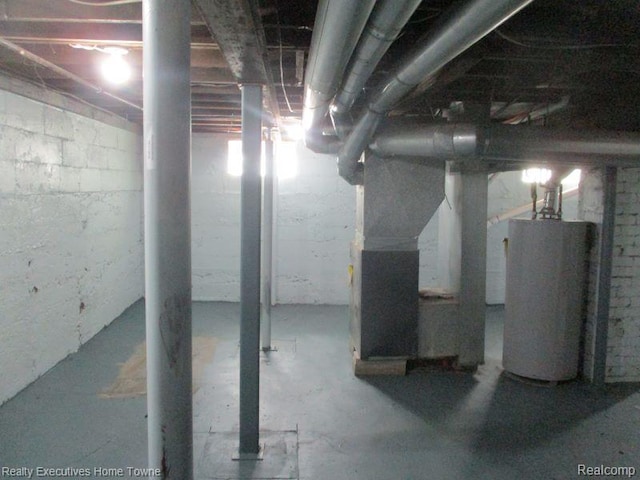 1027 Elmwood St, Port Huron, MI 48060 - unfinished below grade area with water heater