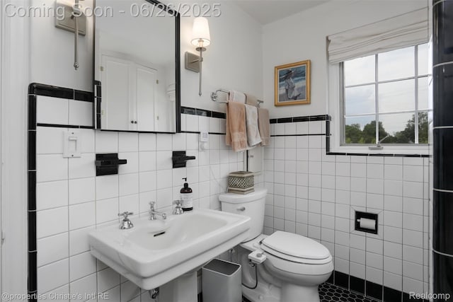 753 Grand Marais St, Grosse Pointe Park, MI 48230 - half bath featuring tile walls and a wainscoted wall