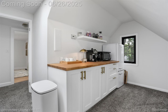 753 Grand Marais St, Grosse Pointe Park, MI 48230 - bar area featuring dark colored carpet and lofted ceiling
