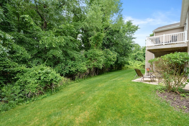 636 Wynding Oaks, Kalamazoo, MI 49006 - view of grassy yard with a patio