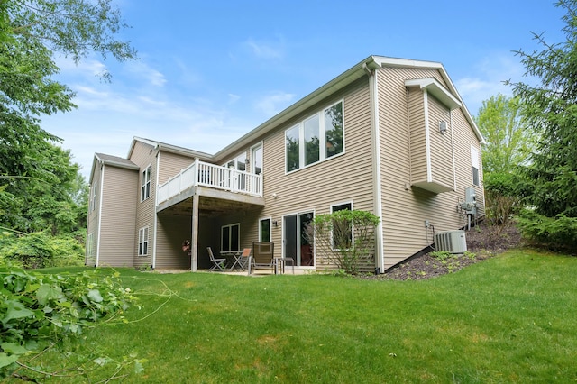 636 Wynding Oaks, Kalamazoo, MI 49006 - back of house featuring a yard and a deck