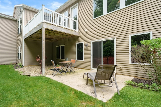 636 Wynding Oaks, Kalamazoo, MI 49006 - rear view of property with a wooden deck, a yard, and a patio area